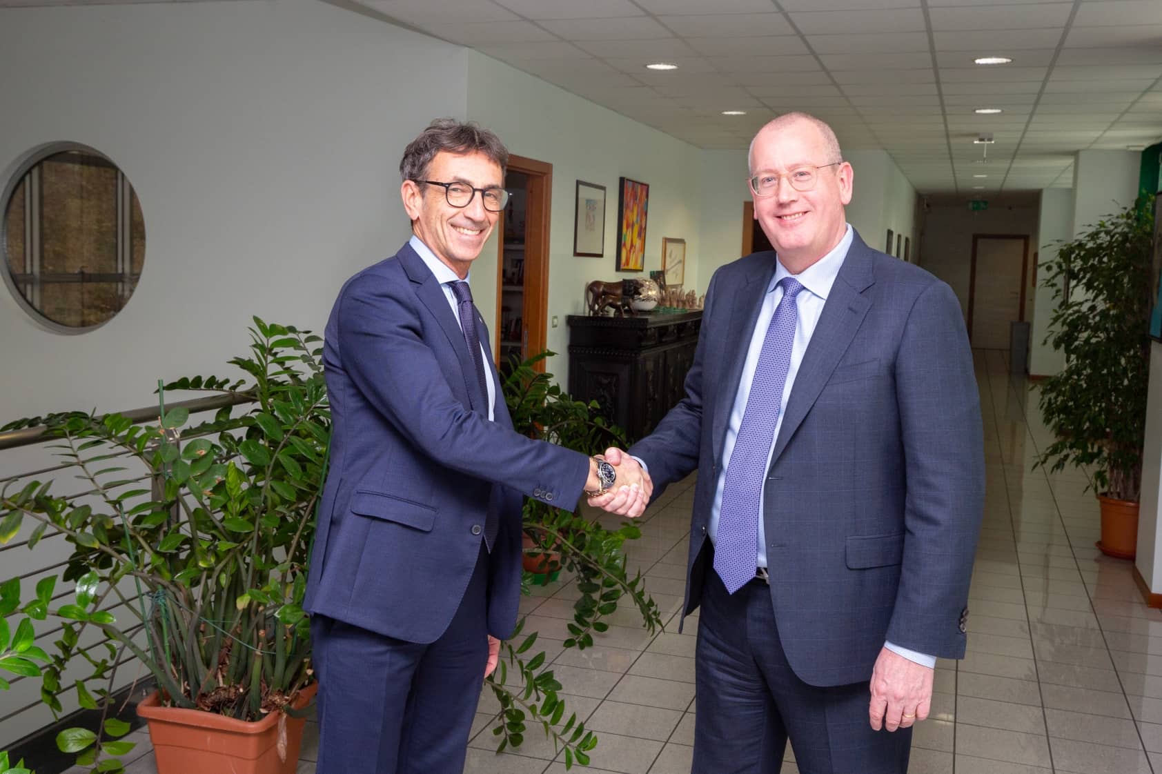 AST CEO Joe Hoff shaking hands with Marchesini Group President Maurizio Marchesini