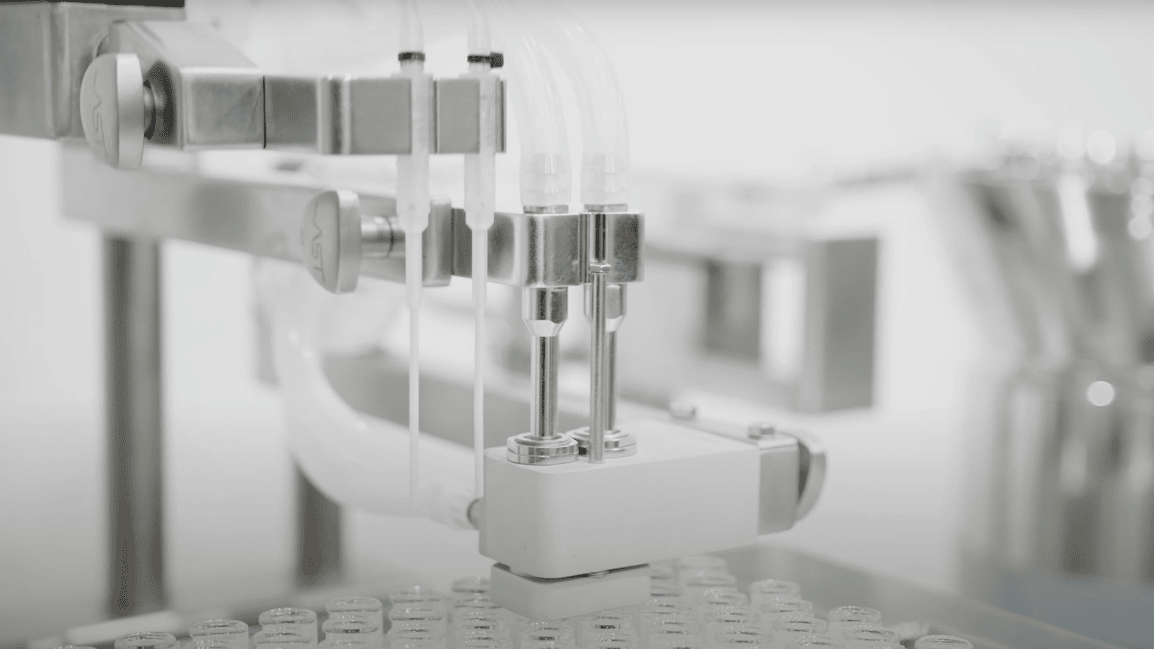 Stoppering process flexibility for a variety of cartridges, syringes, and product specifications